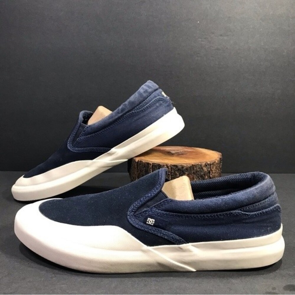 DC Infinite Slip On Sneakers Unisex Shoe Size- 7.5 Men’s & 9 Women’s